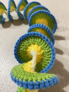 How I made a Crochet Wind Spinner - Samelia's Mum Crochet Pattern Wind Spinner, Crocheted Wind Spinners Free Pattern, Wind Spinners Haken, Wind Spinners Crochet, Windspinner Crochet, Crochet Inspiration Ideas Projects, Whirlygigs Wind Spinners, Crochet Windspinners, Crochet Wind Spinner Pattern