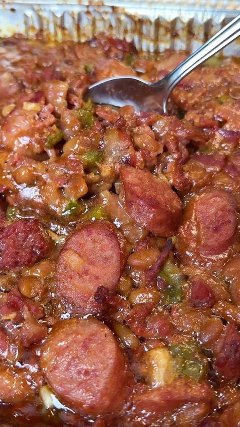 Loaded Baked Beans, Southern Baked Beans, Best Baked Beans, Bbq Baked Beans, Beans And Sausage, Bbq Menu, Baked Bean Recipes, Pork N Beans, Southern Recipes Soul Food