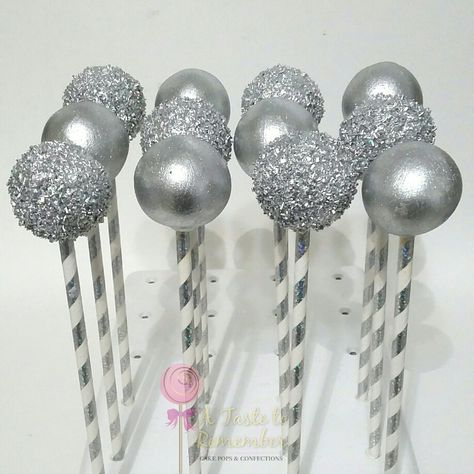 Sparkly silver sugar cake pops for anniversary Silver Cake Pops, Silver Frosting, Glitter Cake Pops, 18th Ideas, Silver Food, Sparkly Cake, Disco Cake, White Cake Pops, Sparkle Cake