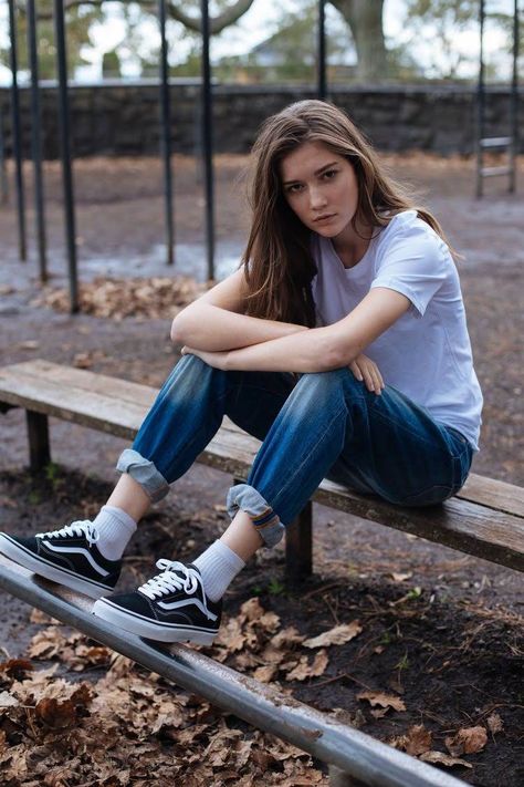 Tomboy Photography, Cute Tomboy Outfits, Photoshop Portrait, Sneakers Fashion Outfits, Winter Fashion Outfits Casual, Tomboy Outfits, Tomboy Style Outfits, Street Fashion Photography, Outfit Trends