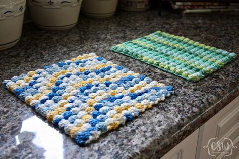 Easy Bobble Stitch Hot Pad - Colorful Christine Sugar And Cream Yarn, Bobble Stitch Crochet, Crochet Potholder Patterns, Crochet Coasters Free Pattern, Crochet Hot Pads, Dishcloth Crochet Pattern, Crochet Geek, Potholder Patterns, Crochet Dishcloth