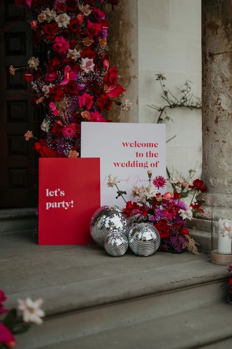 Moody disco wedding inspo featuring Pantone's color of the year Viva Magenta Wedding, Retro Wedding Theme, Magenta Wedding, Disco Wedding, Funky Wedding, Red Wedding Theme, Disco Theme, Eclectic Wedding, Viva Magenta