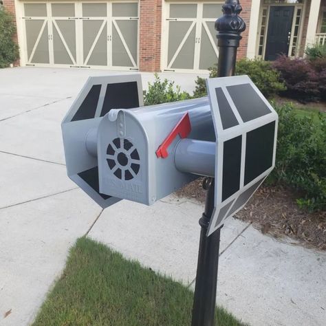 Rain or Shine: The Weirdest Mailboxes We Could Find – Herald Weekly Funny Mailboxes, Cool Mailboxes, Brick Garden Edging, Painted Mailboxes, Mailbox Ideas, Unique Mailboxes, Airstream Campers, Mailbox Design, You've Got Mail