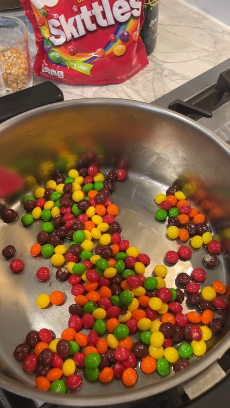 Skittle Popcorn, Skittles Popcorn Recipe, Popcorn Video, Skittles Candy, Holiday Popcorn, Making Candy, Popcorn Treats, Popcorn Balls, Popcorn Snacks