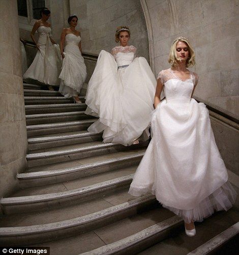 Queen Charlotte's Ball is the pinnacle event in the London Season Deb Ball, White Tie Event, Caroline Castigliano, Party Like Gatsby, Debutante Dresses, Coming Out Party, Twelve Dancing Princesses, Glasgow Wedding, Hp Universe