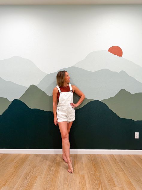 Simple Wall Ideas Bedroom, Diy Mountains On Wall, Mountain Wall Painting Diy, Mountain Range Mural, Boys Room Mural Ideas, Boys Mountain Bedroom, Boy Nursery Mural, Playroom Mural Ideas, Diy Mountain Mural