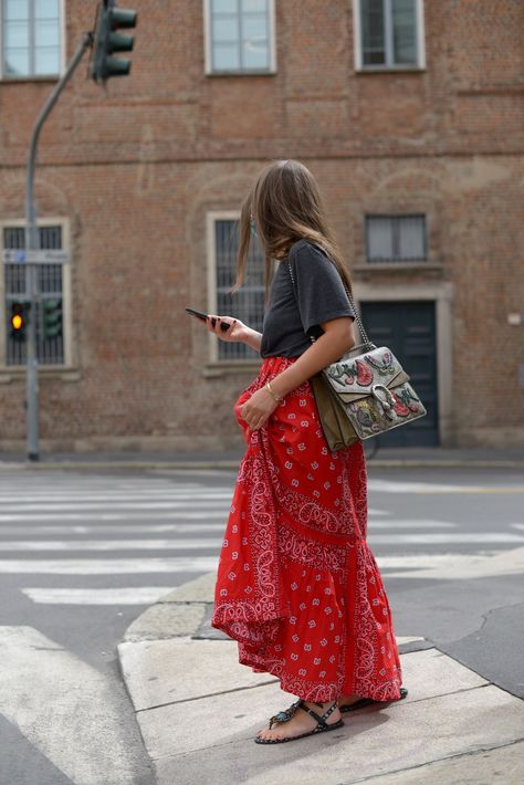 The Best Street Style From the Spring 2022 Menswear Shows in Milan | Vogue Madrid Street Style 2023, Spanish Street Style, Madrid Street Style, Spring Menswear, Milan Street Style, Boho Inspiration, Mens Spring Fashion, Milano Fashion Week, Street Style Trends