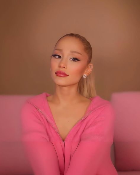 I Wish I Had Someone, Beer For Hair, Ariana Grande News, Frankie Grande, R E M Beauty, Lgbt Equality, Here With Me, Ariana Grande Cute, Ariana Grande Style