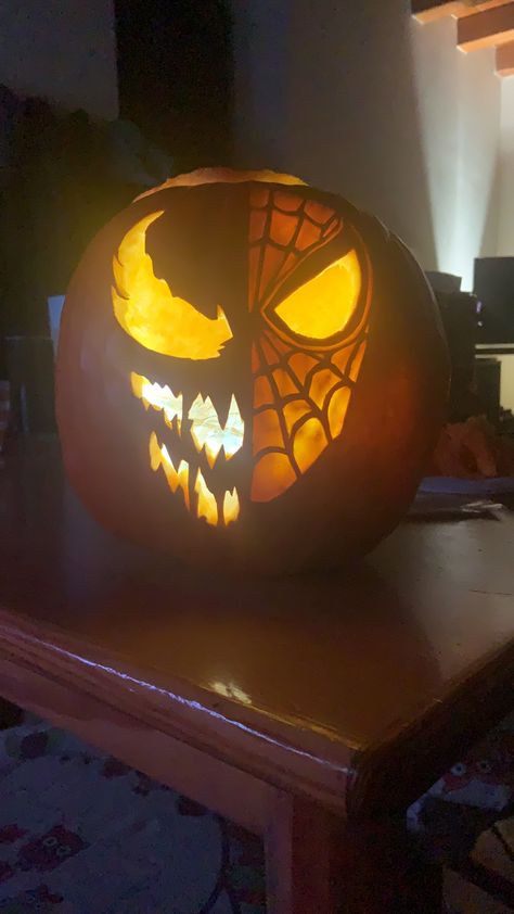 Carving Pumpkin Ideas Scary, Spiderman Pumkin Carving, Spiderman Jack O Lantern, Pumpkin Carving Ideas Jason, Spider Man Jack O Lantern, Venom Pumpkin Carving Ideas, Attack On Titan Pumpkin Carving, Pumpkin Carving Ideas Spiderman, Pumpkin Carving Spiderman