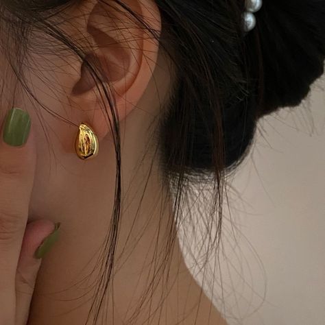 none Kylie Earrings, Dome Earrings, Chunky Earrings, Earring Trends, Hoop Earring Sets, Gold Earrings Designs, Earrings Women, Drop Beads, Gold Accessories