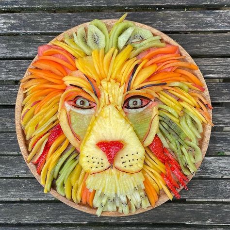 Safari Food, Party Essen, Fruit Platter Designs, Fruit Animals, Jungle Cruise, Animal Food, Food Art For Kids, Amazing Food Decoration, Amazing Food Art