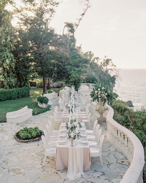 This Lush Outdoor Wedding in Playa Grande was Lit Entirely by Candlelight Balcony Wedding Ceremony, Dreamy Tablescapes, Appetizer For Wedding, Wedding Balcony, Balcony Wedding, Seaside Dinner, Wedding Day Pictures, Wedding Setup, Lush Wedding