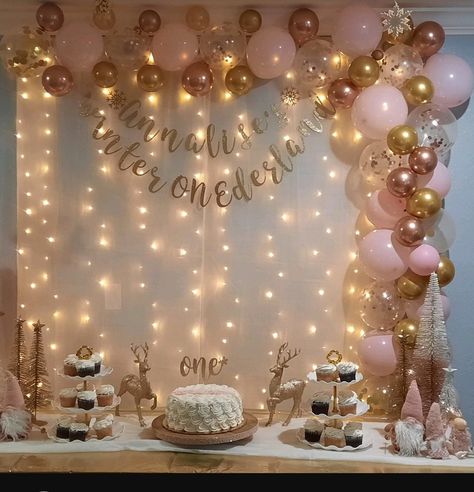 Curtain And Lights Backdrop, Fairy Lights Birthday Party, Fairy Lights Back Drop, Fairy Light Curtain Backdrops, Backdrop Design For Birthday, Birthday Party Fairy Lights, Light Backdrop Birthday, Fairy Light Backdrop Birthday, Twinkle Lights Birthday Party