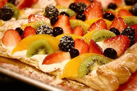 Making some this weekend. Fresh Fruit Tart, Strudel Recipes, Fresh Fruit Cake, Fresh Fruit Salad, Fruit Toppings, Vegan Alternatives, Fruit Tart, Vegan Dessert Recipes, Filling Recipes