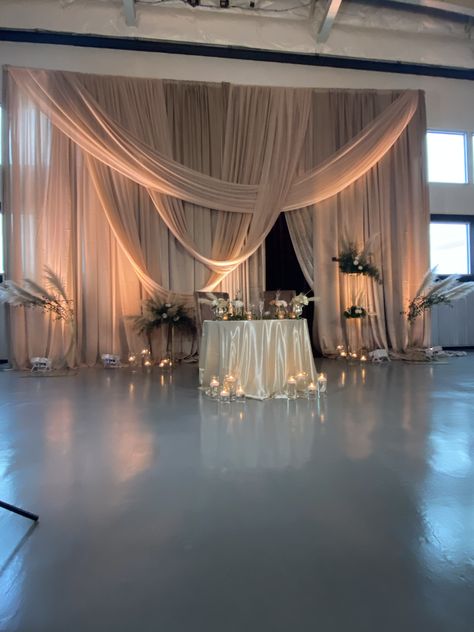 Venue Wall Draping, Draped Room Wedding, Drape Backdrop Ideas, Drapery For Wedding Reception, Wedding Royal Theme, Wedding Ceremony Drapery, Wedding Arch Drapery Ideas, Draped Fabric Backdrop, Wedding Wall Draping