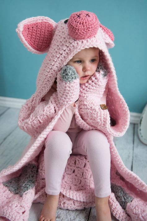 Crochet Pig Blanket Pig Blanket Crochet Pattern, Crochet Pig Blanket, Crochet Pigs In Blankets, Crochet Pig Hat, Baby Crochet Ideas, Crochet Pigs, Crochet For Babies, Crochet Pig Pattern, Pig Blanket