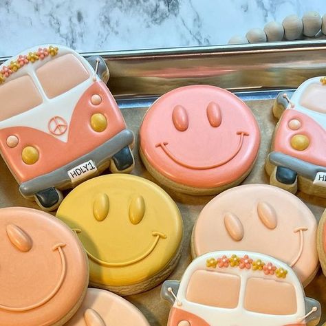 Breanna Deeds on Instagram: "A groovy set makes me so happy! The full view of this set coming Monday! The smiley faces get a post of their own 😍 #customcookies #decoratedcookies #cookiesofinstagram #cookieart #birthdaycookies #groovycookies #smileyfacecookies" Smiley Face Buttercream Cookies, Smiley Cookies Decorated, Pink Smiley Face Cookies, Smile Face Cookies, Smiley Face Cookies Decorated, Smiley Face Sugar Cookies, Smiley Face Birthday Party Ideas, Happy Face Cookies, Smiley Face Birthday Cake