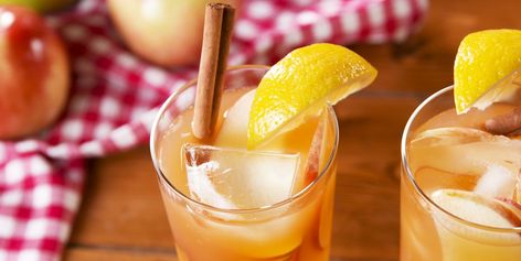 Apple Cider Long Island Iced Tea Recipe - How to Make Apple Cider Long Island Iced Tea Easy Apple Cider Recipe, Long Island Iced Tea Recipe, Cider Recipes, Fall Apple Cider, Spiked Apple Cider, Cider Sangria, Apple Cider Sangria, Apple Cider Recipe, Apple Cider Caramels