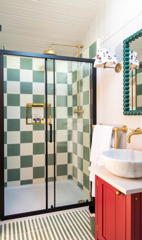 Chequered Tiles Bathroom, Checker Shower Tile, Checkerboard Tiles Bathroom, Fun Tiny Bathroom, Checkered Tiles Bathroom, Checkered Tile Bathroom Wall, Otto Tiles Bathroom, Eclectic Colorful Bathroom, Checkered Tile Shower Walls