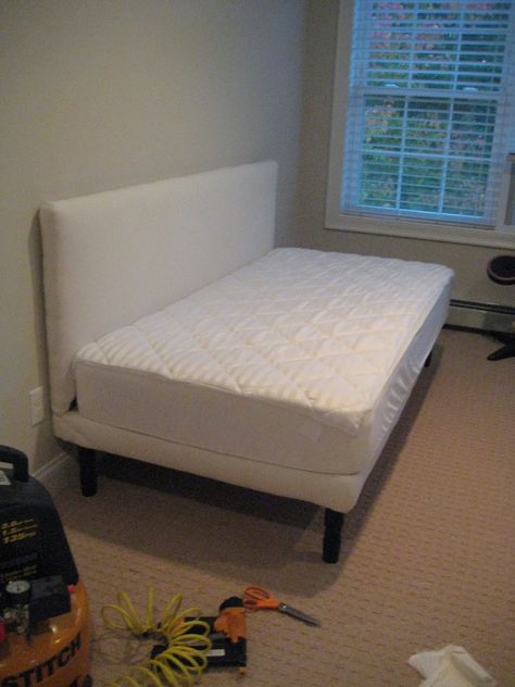 Twin Mattress Couch, Twin Bed Couch, Diy Twin Bed, Ideas For Furniture, Mattress Couch, Diy Daybed, Woodworking Bed, Guest Room Office, Twin Beds