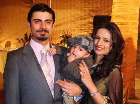 We have come across Pakistani actor Fawad Khan's newborn baby girl's name. Can you guess what's her name? Newborn Baby Girl Names, Sadaf Fawad Khan, Fawad Khan, Wedding Pic, Urdu News, Tv Actors, Life Pictures, News Website