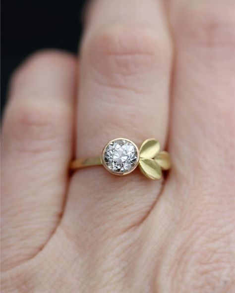 497 Likes, 13 Comments - KATIE CARDER Fine Jewelry (@kcarderjewelry) on Instagram: “This fabulous 1 carat antique old euro cut diamond got paired with a trio of golden leaves ✨🌿 I…” Nature Inspired Wedding Ring, European Cut Diamond Ring, Nature Inspired Wedding, Engagement Ring Solitaire, Moissanite Engagement Ring Solitaire, Bezel Set Ring, Ring Moissanite, Art Deco Ring, Three Stone Rings