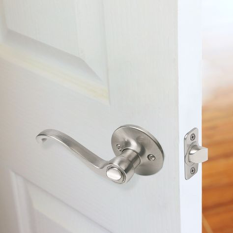 The Design House 781823 Scroll 2-Way Latch Privacy Door Handle provides homeowners with a superior door handle along with its classic style. This product is available for both left and right handed doors and has an intuitive, ergonomic design. Brushed Nickel Door Handles, Privacy Bed, Internal Door Handles, Bath Door, Cabinet Door Hardware, Privacy Door, Door Lever, Door Levers, Nickel Hardware