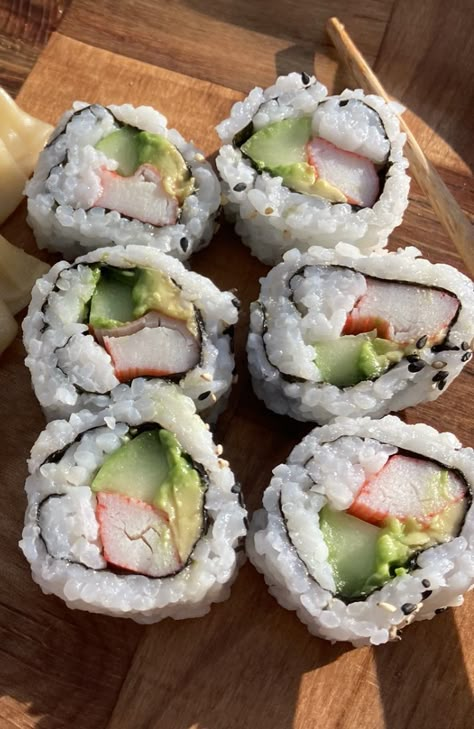 Sushi California Roll, California Roll Sushi, Sushi Aesthetic, Roll Sushi, California Roll, Delicacy Food, Sweet Snacks Recipes, Food Goals, Breakfast Bowls