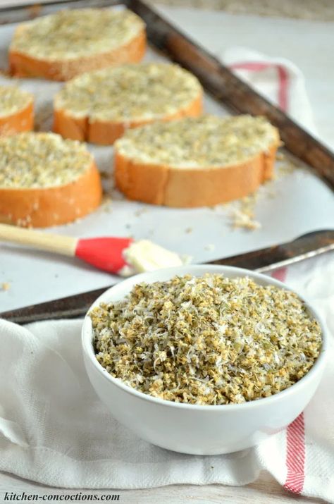 homemade garlic bread seasoning Garlic Bread Seasoning Recipe, Garlic Bread Seasoning, Dinner Gift Basket, Bread Seasoning, Garlic Bread Spread, Homemade Curry Powder, Homemade Dry Mixes, Homemade Garlic Bread, Dinner Gifts