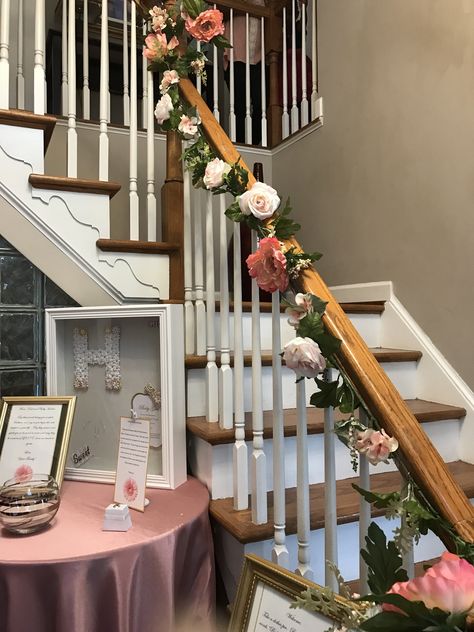 Entry way decor for baby shower... flowers, pink and gold set the atmosphere. Baby Shower Staircase Decor, Front Entry Decor, Shower Vibes, Entry Way Decor, Shower Flowers, Entry Decor, Staircase Decor, Flowers Decoration, Baby Shower Flowers