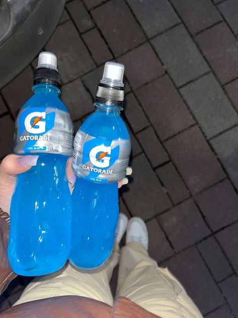 Gatorade Azul, Gatorade Aesthetic, Blue Gatorade, Sick Food, Clover Field, Healthy Starbucks Drinks, School Products, Sports Drinks, Shopping Food