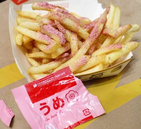 Japan Mcdonalds, Japanese Mcdonalds, Aesthetic Treats, Food Random, Okinawa Food, Dr Food, Adorable Food, Japanese Candy Snacks, Tokyo Food