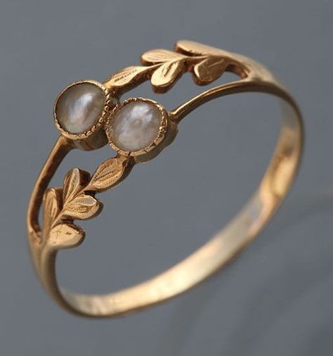 Laurel Aesthetic, Wax Carving Jewelry, Ring With Pearl, Art Jewelry Earrings, Unique Gold Rings, Delicate Gold Jewelry, Gold Finger Rings, Rings Aesthetic, Gold Earrings Models