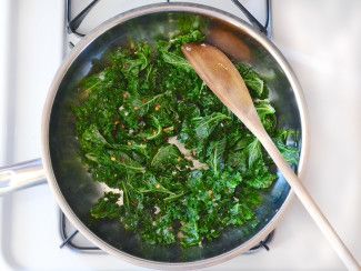 How to Saute Kale - Allow to Wilt Saute Kale, Cook Kale, Wilted Kale, How To Make Kale, Braised Kale, How To Cook Kale, Sauteed Kale, Kale Recipes, Kale Chips