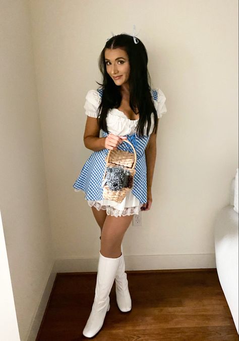 #halloween #halloweencostumeswomen #halloweencostumeideas #dorothy #wizardofoz #halloweenideas #inspo #aesthetic #tiktok Wizard Of Oz Dorthy Costume Ideas, Dorothy Costume Couple, Dorthy Costume Women Diy, Dorothy Halloween Costume Aesthetic, Dorothy Costume Aesthetic, Dorthy Costume Couple, Dorthy Wizard Of Oz Halloween, Diy Dorothy Costume For Women, Diy Dorthy Costume