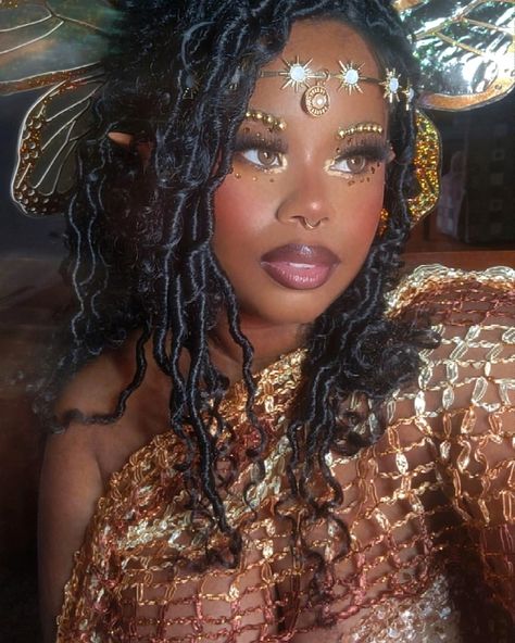 Fairy Earth Aesthetic, Brown Fairy Makeup, Fairy Locs Hairstyle, Fairy Hairstyles Black Women, Fairy Black Women, Fairy Makeup Black Women, Black Goddess Costume, Black Faries, Black Fairy Core