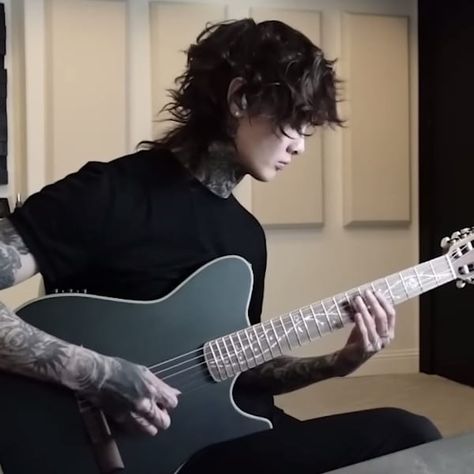 Polyphia Guitar, Tim Henson Hair, Tim Henson Wallpaper, Guitarist Aesthetic, Guitar 101, Asian Men Short Hairstyle, Tim Henson, Ftm Haircuts, Male Hairstyles