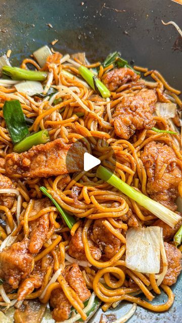 Hibachi Noodles With Chicken, Wok Noodles, Chinese Fried Chicken, Schezwan Chicken, Heavy Cream Recipes, Authentic Chinese Food, Chinese Noodle Recipes, Egg Noodle Recipes, Wok Recipes