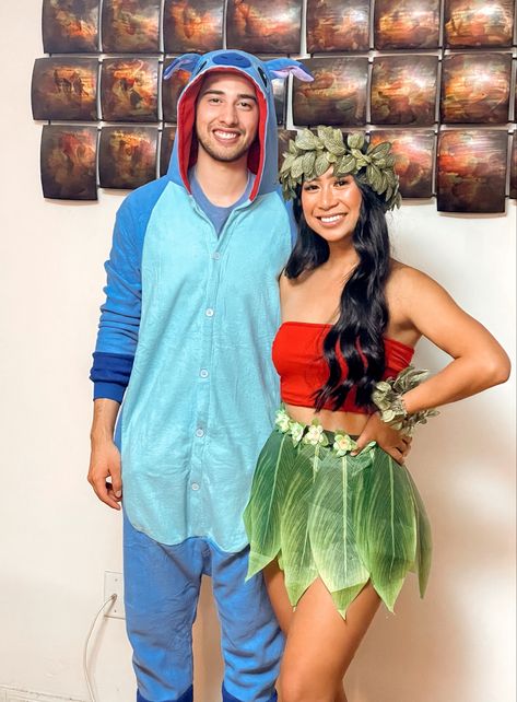 Couple Halloween Costumes Lilo And Stitch, Pocahontas Halloween Costume Couple, Moana Halloween Costume Couple, Hollween Costumes Ideas For Couples 2023, Hawaiian Couple Costume, Lilo Stitch Couple Costume, Funny Cute Couple Costumes, Couples Costumes 90s, Moana And Hay Hay Costume