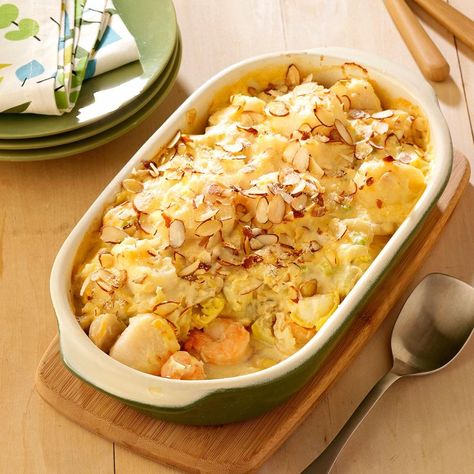 Baked Seafood Casserole, Fish Casserole, Seafood Casserole Recipes, Shrimp Casserole, Seafood Bake, Coquille Saint Jacques, Scallop Recipes, Seafood Dinner, Fish Dishes