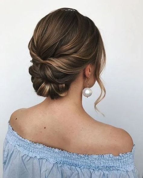 Hairstyle Updo, Wedding Hair Up, Romantic Updo, Bridesmaid Hair Makeup, Vlasové Trendy, Bridal Hair Updo, Hair Jewels, 사진 촬영 포즈, Updos For Medium Length Hair