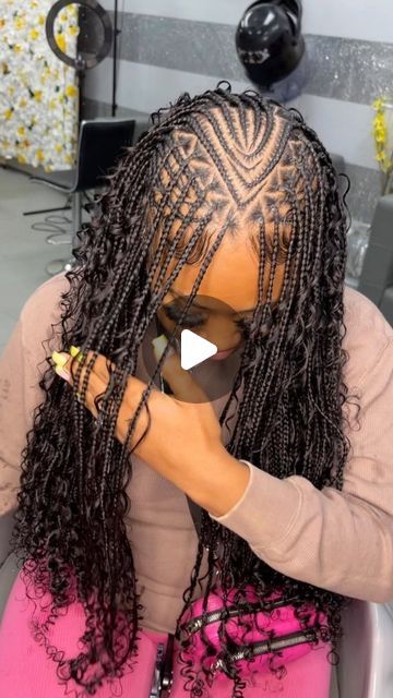 Hair Fashion/Discussions on Instagram: "Stylist ate this???? Hands down and more🔥💯💯✂️: on freestyle fulani braids, boho style👉 ______Follow, @letstalkhairs for dopest hairstyles, hair fashion and discussions 📩DM FOR DIFFERENT PROMO/ADS PACKAGES AVAILABLE ______________________ ✂️Featured stylist: @braids_by_antoinette 📍: Tampa, FL DM HER👆 FOR THIS STYLE ______________________ IGNORE #braids #braidstyles  #hair  #naturalhairstyles     knotlessbraids protectivestyles Tampa Braider Tampa hairstylist #letstalkhairs #letstalkhairstampa" Fulani Freestyle Braids Hairstyles, Free Style Braids, Trible Braids Freestyle, Funali Braids Flip Over, Fulani Braids Boho, Freestyle Fulani Braids, Freestyle Fulani, Funali Braids, Boho Fulani Braids