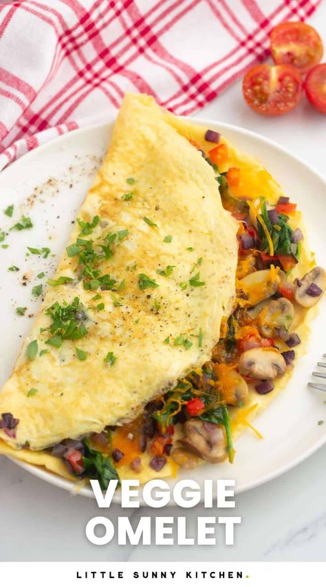 Learn how to make the perfect Veggie Omelet in just a few minutes, stuffed with all of your favorite vegetables and cheese. Omelet With Vegetables, Vegetable Omelette Breakfast, Vegetable Omlet Recipes, Vegetarian Omlette Recipes, Veggie Omlet Recipes Healthy, Omelette Veggie, Omelette Vegetables, Veggie Omelette Recipe, Microbiome Recipes