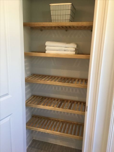 Open Bathroom Closet Ideas, Wooden Closet Shelves, Drying Cupboard, Linen Closet Shelves, Pantry Designs, Rustic Closet, Stair Nook, Laundry Cupboard, Airing Cupboard