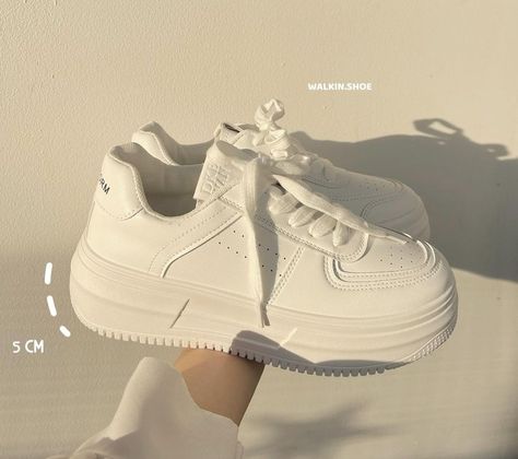 White Shoes Aesthetic, Stylish Shoes Heels, Elegant Shoes Heels, Templat Kotak, Casual Shoes Women Sneakers, Korean Shoes, Pretty Sneakers, Colorful Sneakers, Dr Shoes