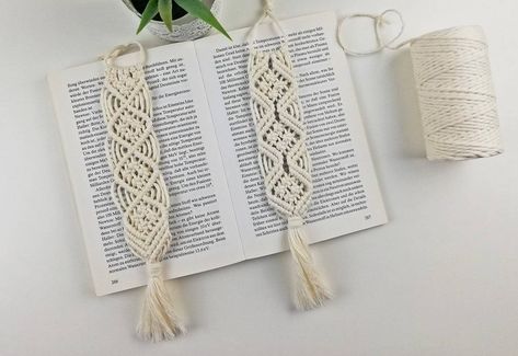 10 Easy Macrame Bookmark Patterns for Beginners - Hemptique Easy Macrame Bookmark, Macrame Bookmark Diy, Macrame Bookmark, Knot Guide, Beautiful Bookmarks, Bookmark Pattern, Easy Macrame, Knots Guide, Simple Macrame