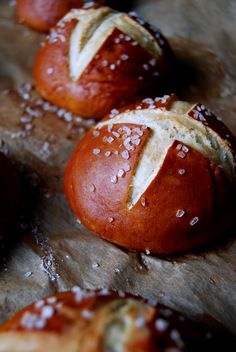 Pretzel Bun Recipe, Pretzel Roll Recipe, Pretzel Buns, Pretzel Bread, Pretzel Rolls, Pretzel Bun, Bun Recipe, Soft Pretzels, Bread Recipes Homemade