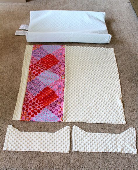 Changing Pad Cover Diy, Changing Pad Cover Pattern, Diy Changing Pad, Table Cover Diy, Diy Changing Table, Sewing Machine Thread, Changing Table Pad, Baby Changing Pad, Diaper Changing Pad