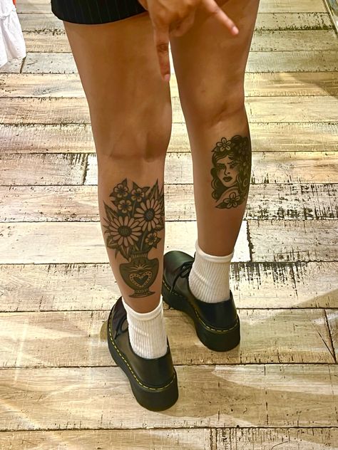 Below Knee Tattoo Traditional, Traditional Tattoos Words, Trad Rib Tattoo, All Black American Traditional Tattoo, Leg Vase Tattoo, Traditional Tattoos Black Woman, Knee Tattoo Patchwork, Large Calf Tattoo, Traditional Tattoo Vase Flowers