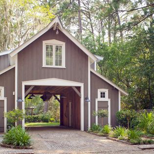 Barns With Living Quarters Design Ideas, Pictures, Remodel and Decor Garage Extension, Barn With Living Quarters, Casa Garage, Barn Renovation, Barn Garage, Porte Cochere, Garage Apartment, Barn Design, Shed Design